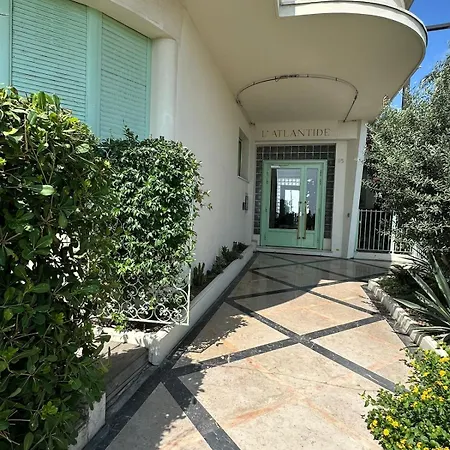 Garden House On The Promenade - Sea View Apartamento Niza